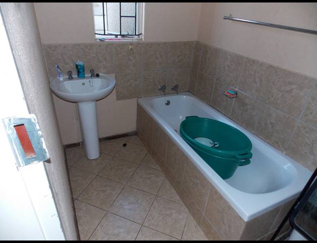 3 BEDROOM HOUSE SOLD IN THE ORCHARDS